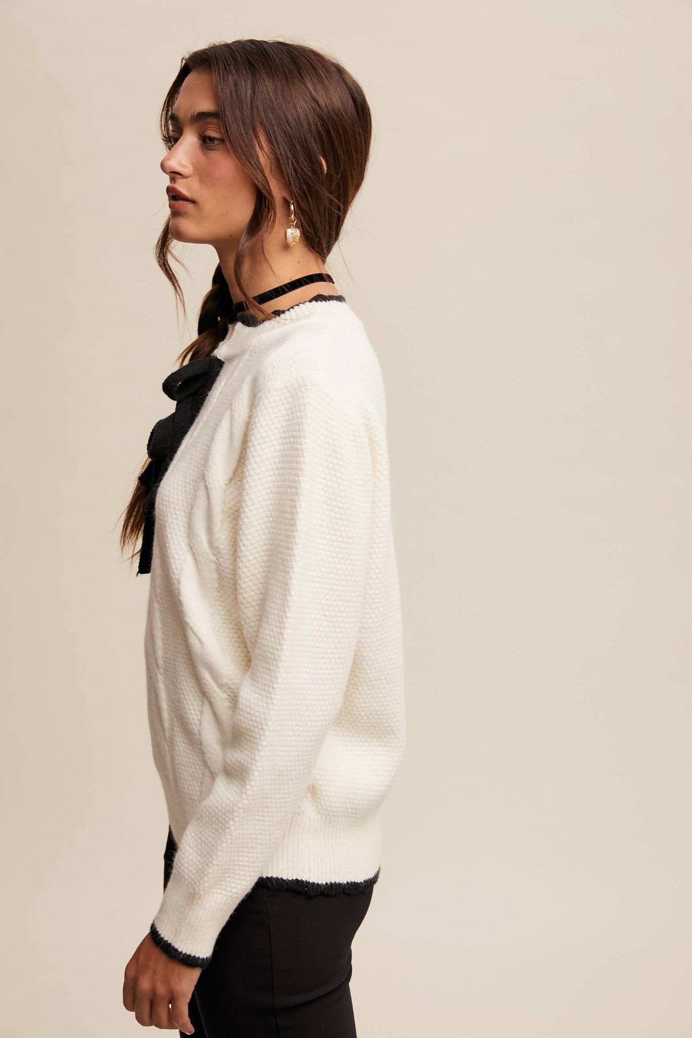 Contrast Bow-Tie Knit Pullover Sweater