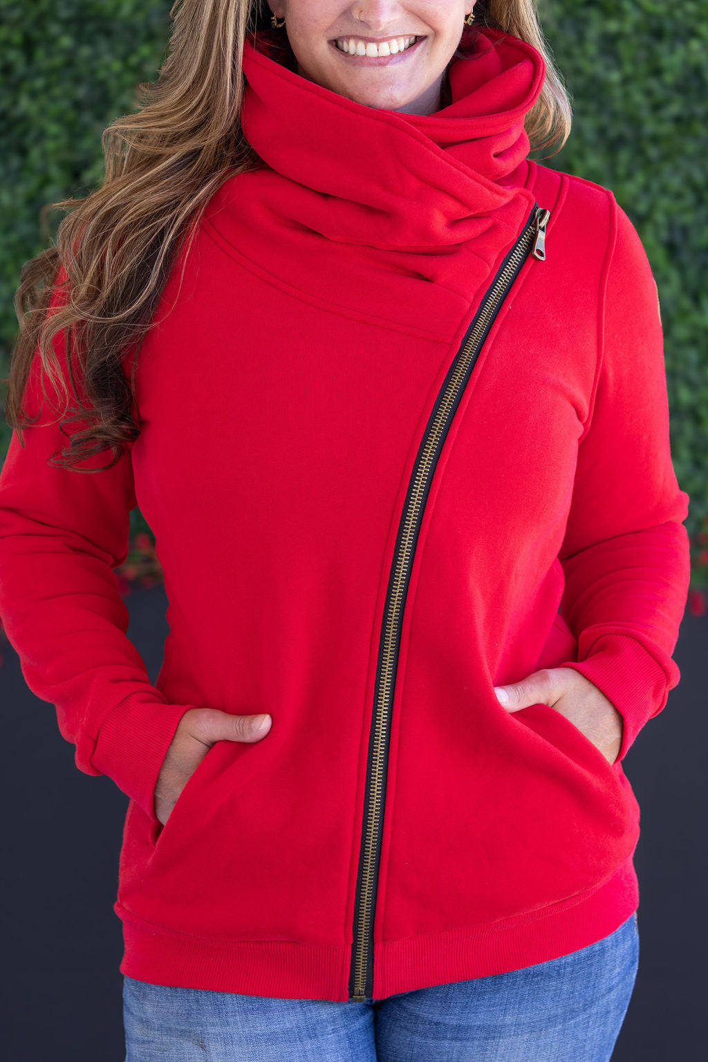 IN STOCK Quinn ZipUp Cowl - Red