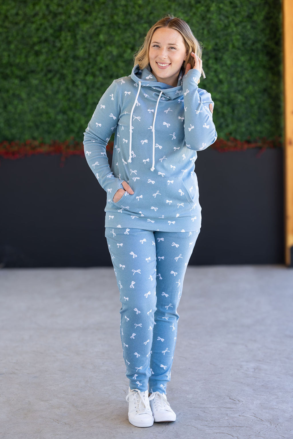 IN STOCK Classic Joggers - Teal Ribbons