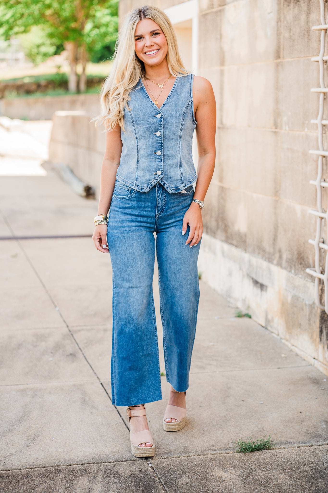 Risen V-Neck Button Down Vest