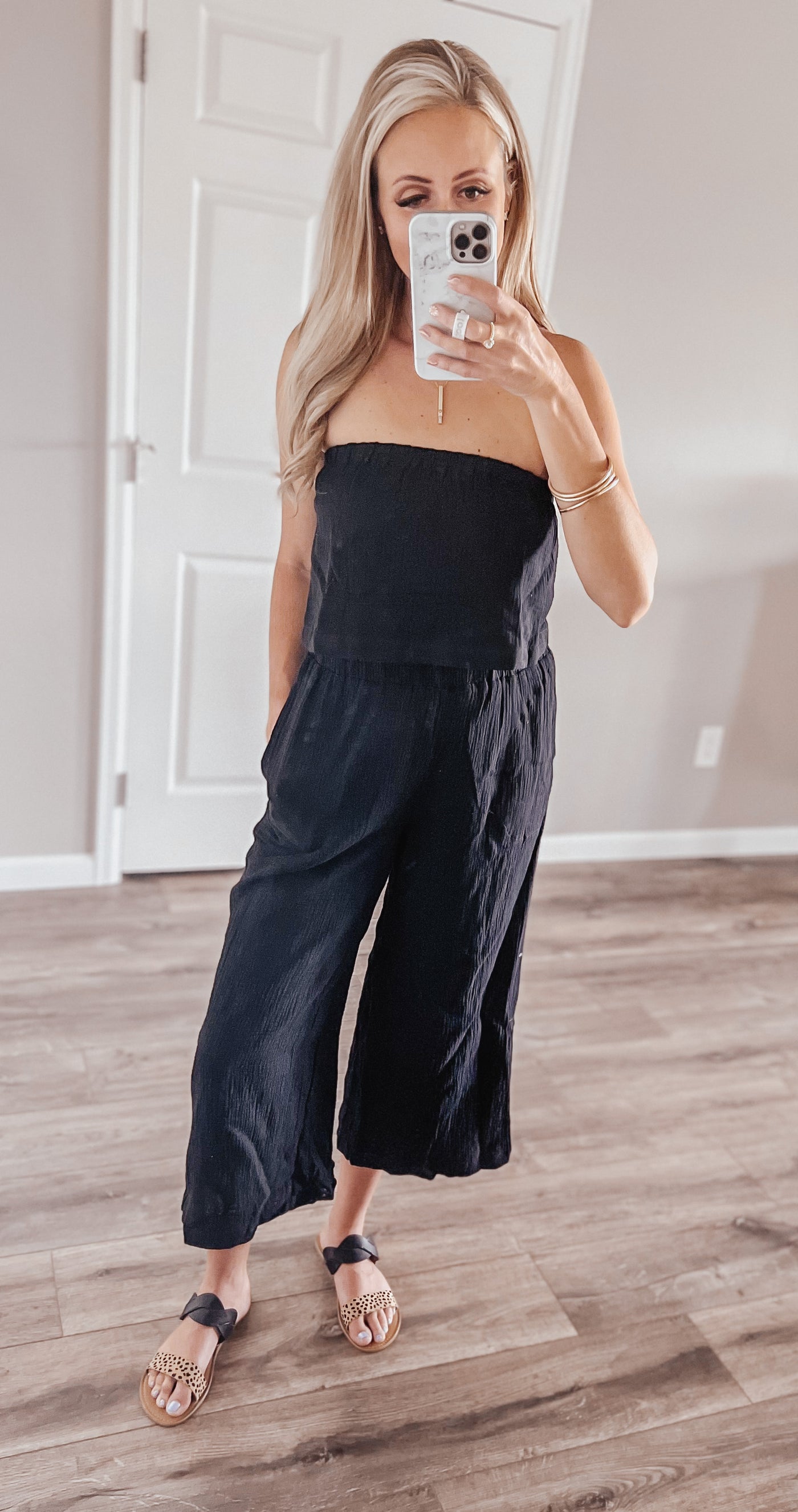 Sutton Black Linen Set