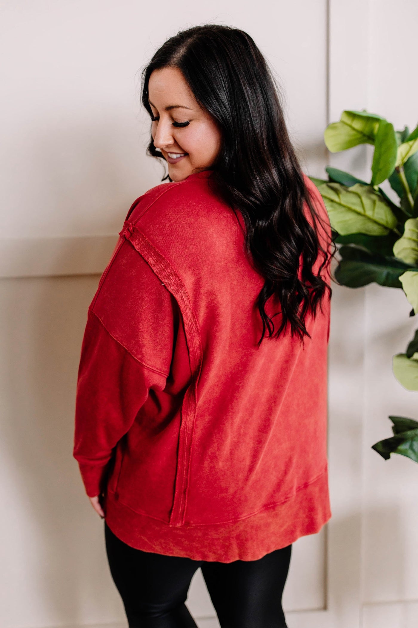 Oversized Sweatshirt Pullover With Raw Seam Detail In Red